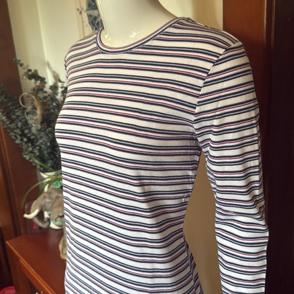 NWT northern reflections size small red, blue  and White Fitted Long Sleeve Tee